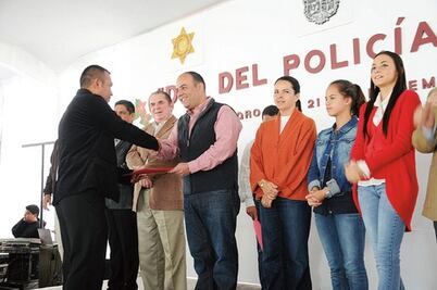 Capital honra labor de policías