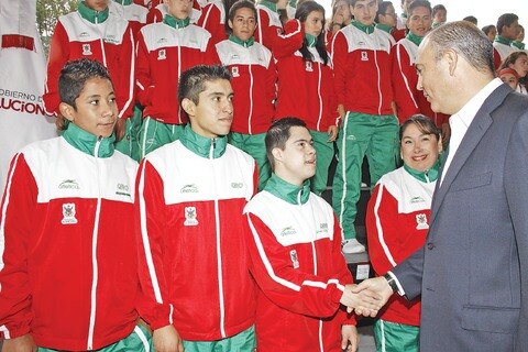 Entregan estímulos a medallistas