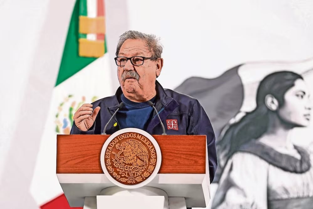 El FCE, a cargo de Paco Ignacio Taibo II, repartirá 2.5 millones de libros dirigidos a personas de entre 15 y 30 años de edad en ocho naciones de América Latina. Foto: Archivo EL UNIVERSAL