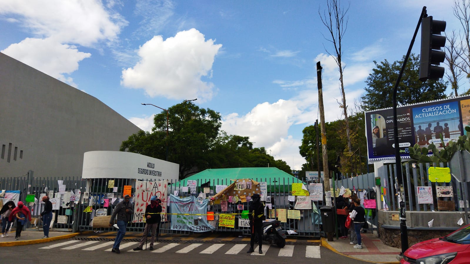 Paristas de la UAQ acusan amenazas y agresiones