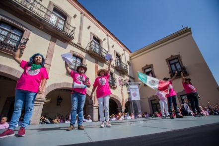 Más de 12 mil personas se manifiestan en Querétaro