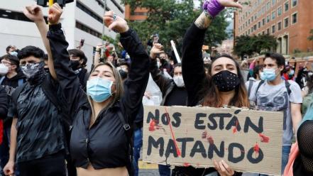 Protestas en Colombia: imágenes que dejan los violentos enfrentamientos entre manifestantes y policía