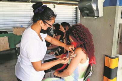 Sólo 6 de cada 10 personas de 30 a 39 años ya tienen esquema completo de vacunación en Querétaro