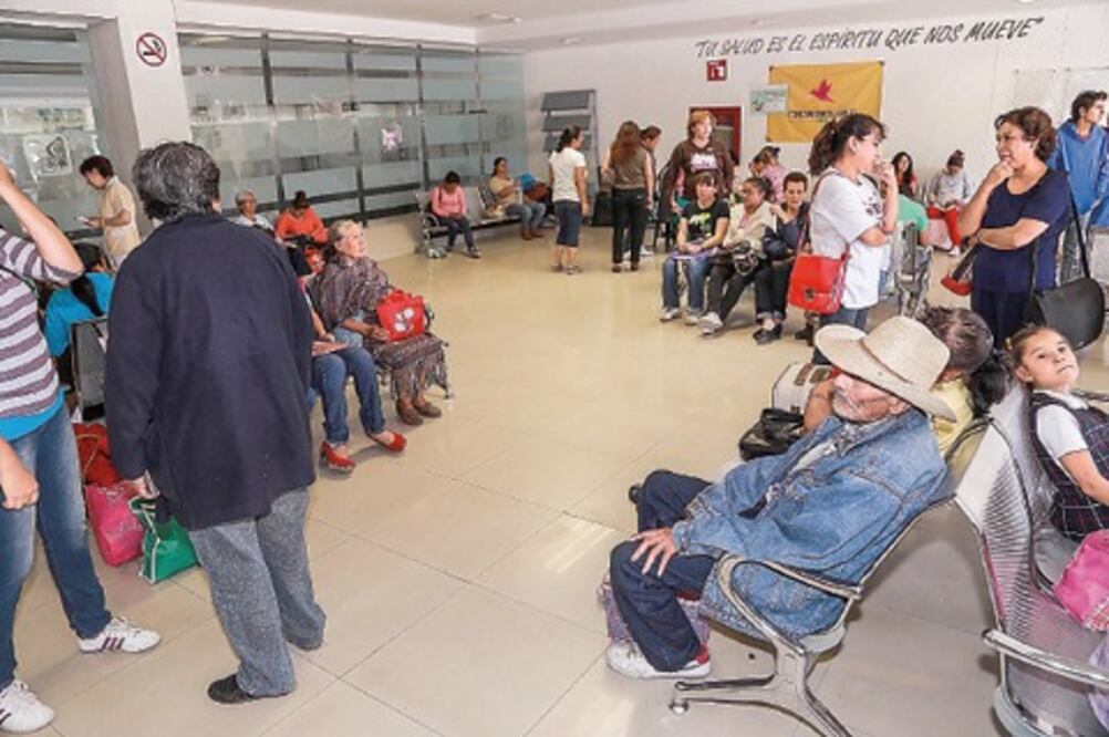 Servicio en IMSS prioriza a los derechohabientes