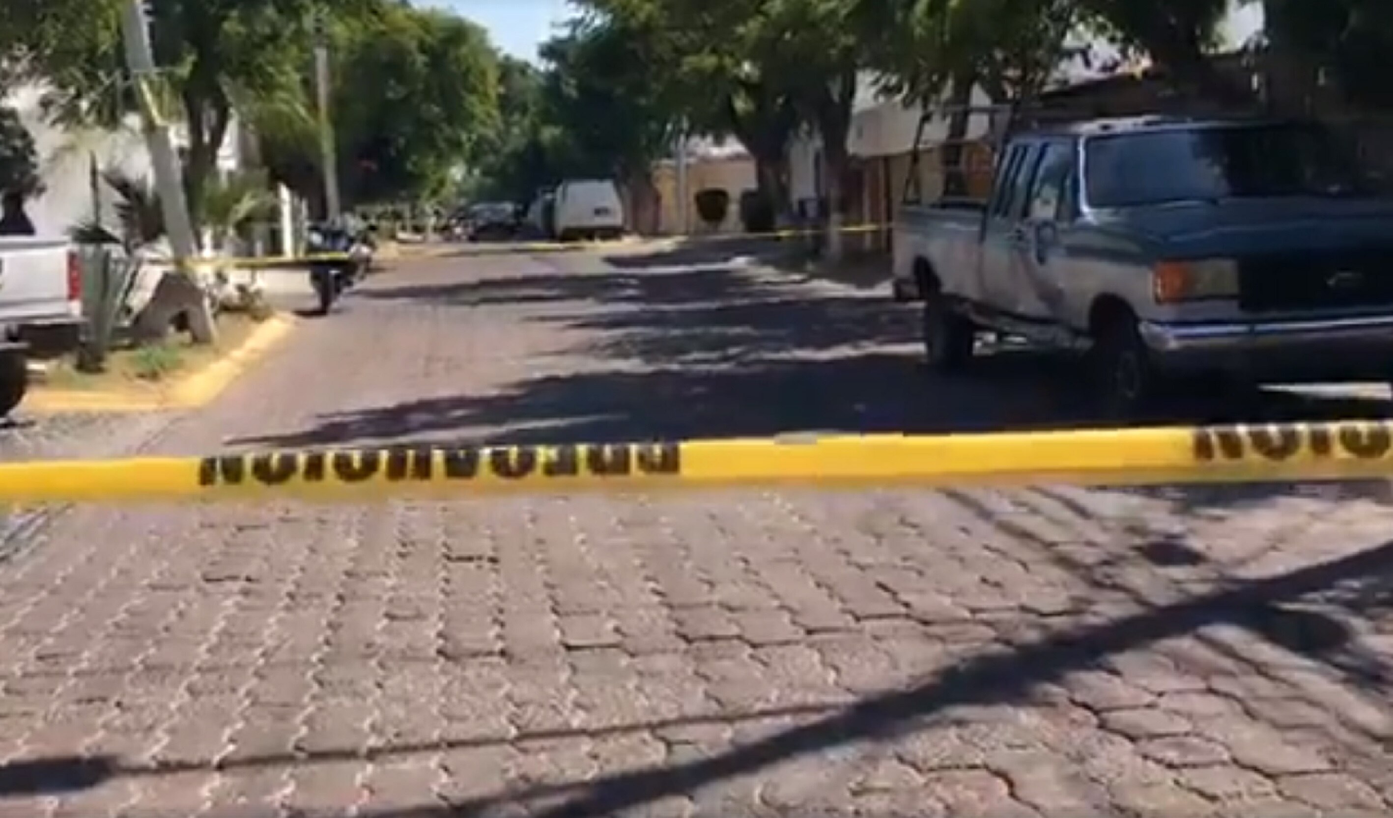 Se enfrentan a balazos en colonia Arboledas