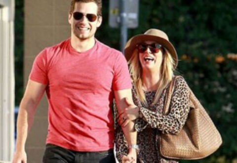 Captan a Kaley Cuoco y Henry Cavill de la mano