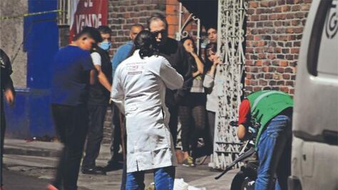 Corretean a hombre en Tlalpan para asesinarlo, llega hasta su casa nomás para morir