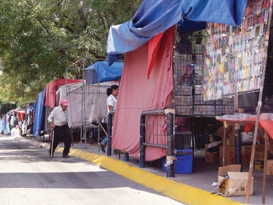 Multan a comerciantes informales