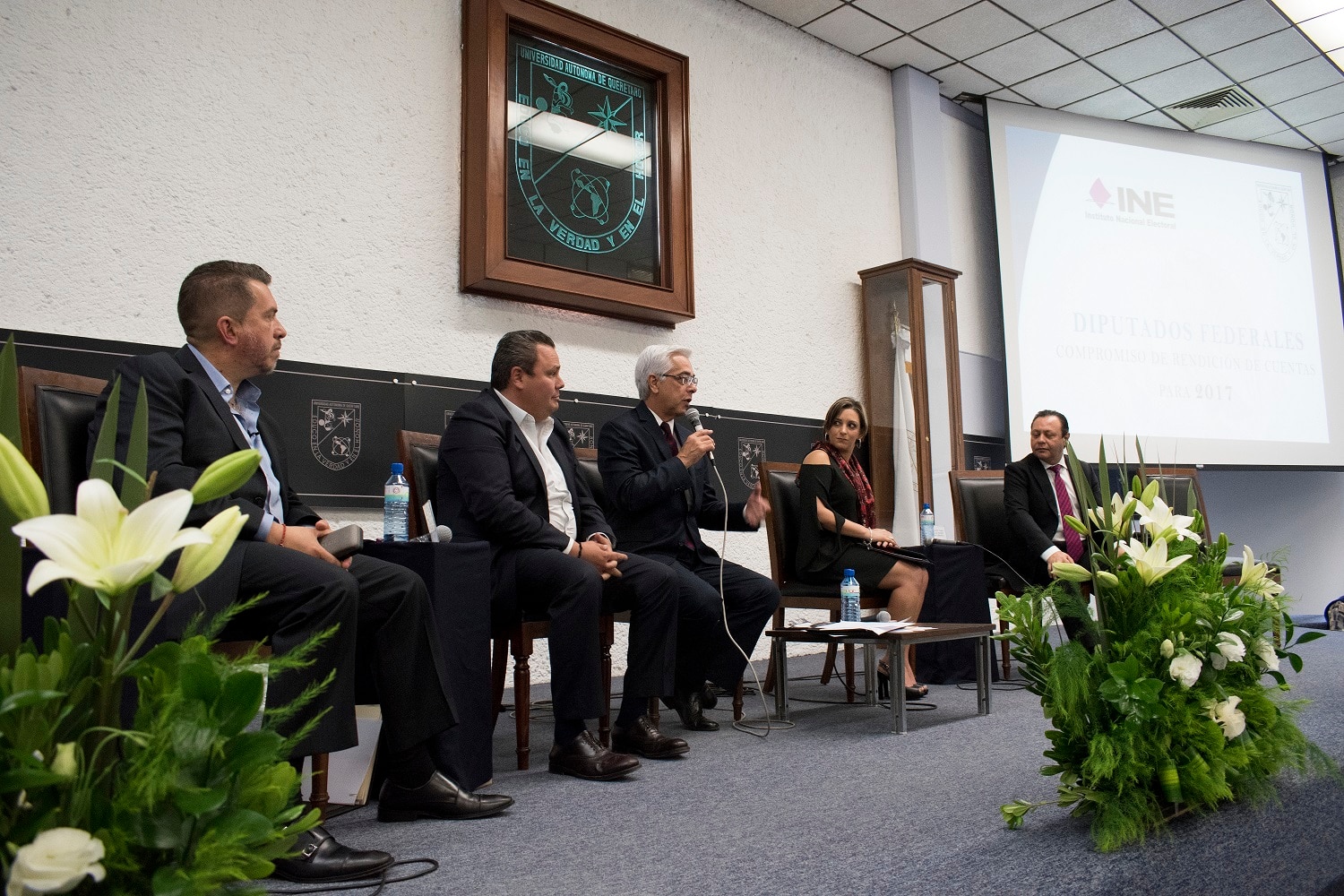 Tres legisladores federales rinden cuentas en la UAQ