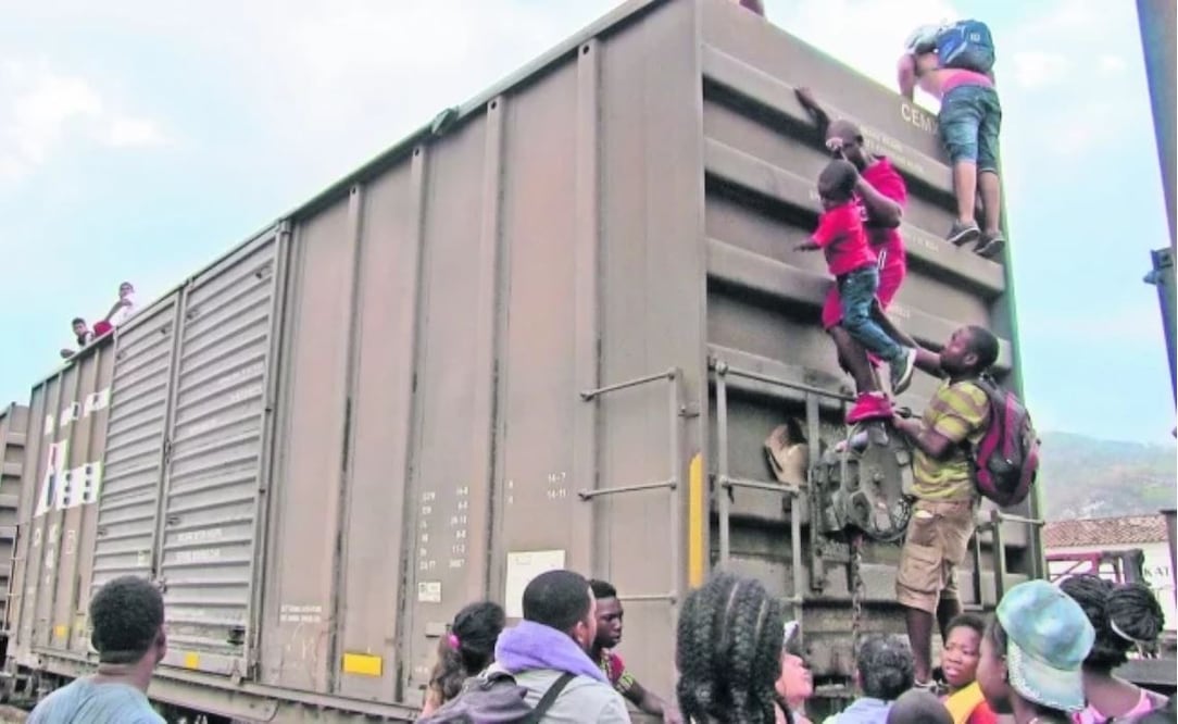 Unos 400 migrantes que buscan el sueño americano arriesgan su vida para subirse al tren que los acerca a Estados Unidos. MA. DE JESÚS PETERS. EL UNIVERSAL