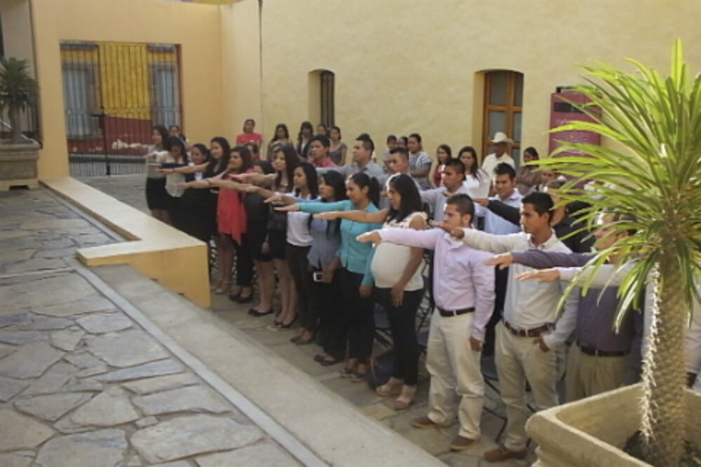 Egresan 21 jóvenes de Universidad Tecnológica