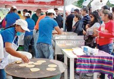 Degustan nieve y barbacoa