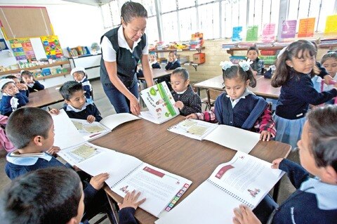 Maestros, por fortalecer educación