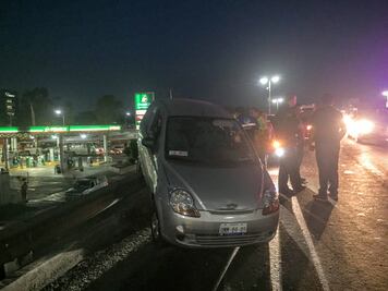 Libran caer de puente en Av. 5 de Febrero