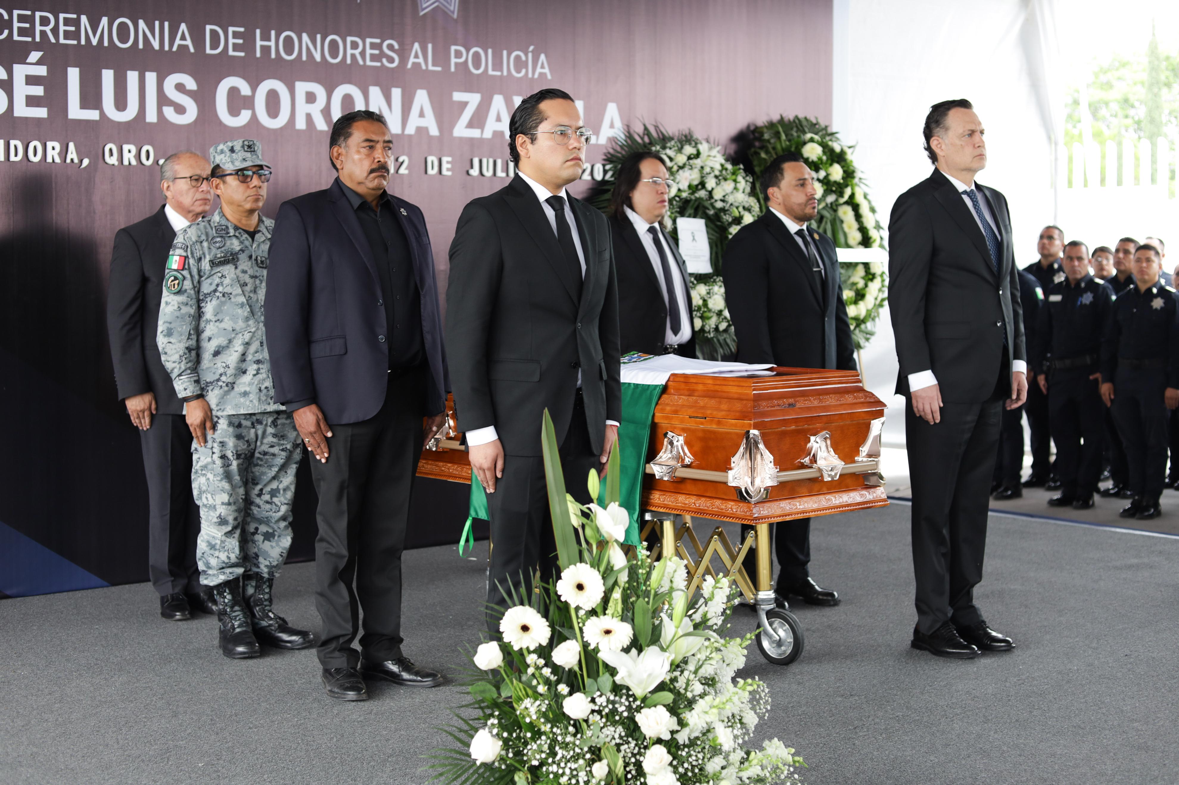 Chepe Guerrero y Mauricio Kuri rinden homenaje a José Luis Corona, policía que falleció en cumplimiento de su deber