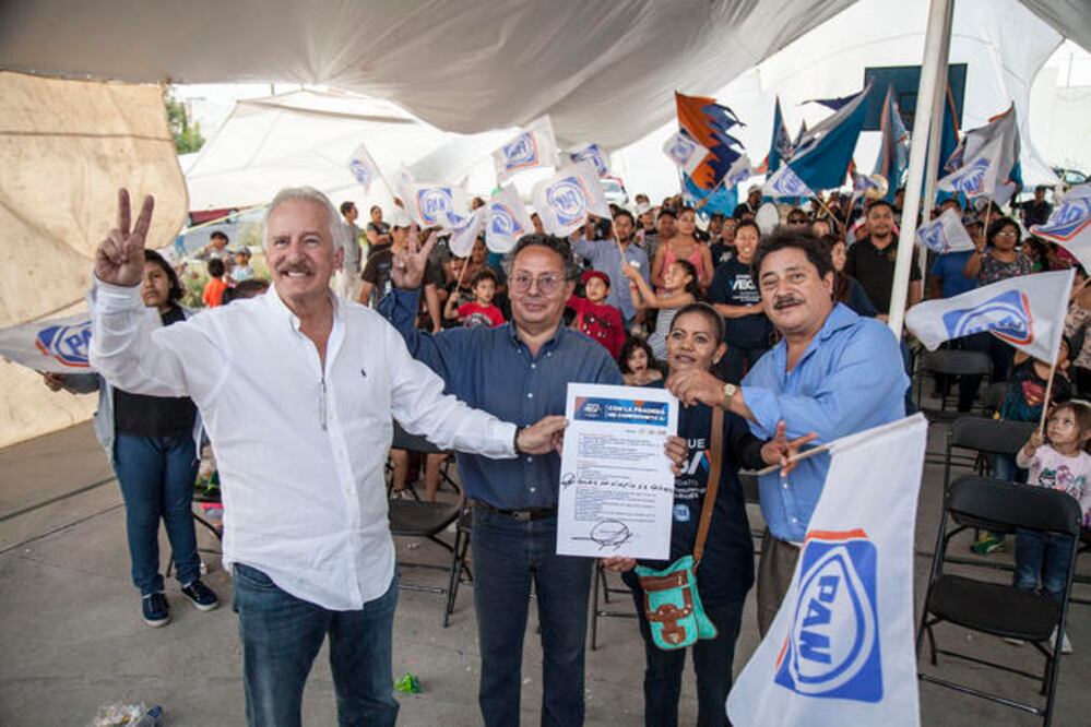 El candidato del PAN se comprometió con los habitantes a reforzar el deporte, la cultura y la educación pues construirá una unidad deportiva en la zona