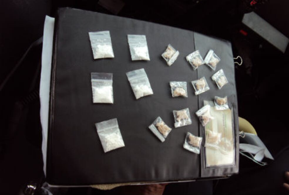 Detenida por posesión de narcóticos 