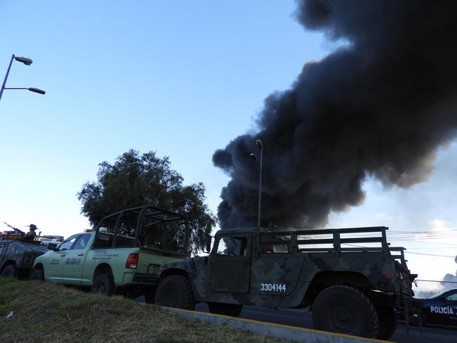 Se registra incendio en ducto de Pemex