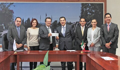 Banco otorga donativo de 235 mil pesos a Universidad