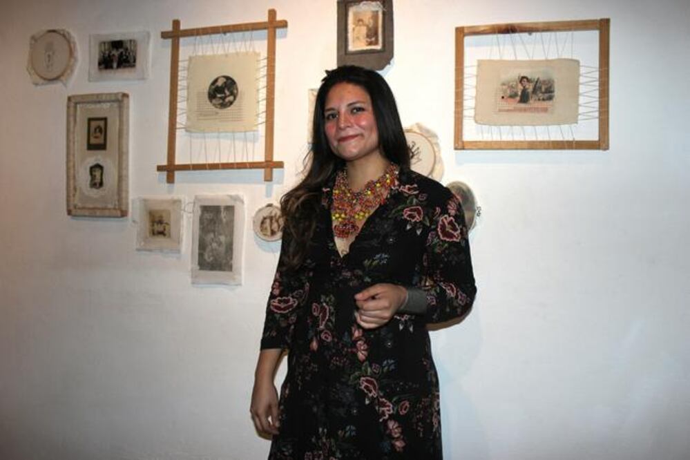 Gimena ha hallado en el bordado el medio perfecto para comunicarse. Se especializó en grabado en La Esmeralda y estudió bordado de alta costura en París (FOTOS: ROCÍO G. BENÍTEZ. EL UNIVERSAL)