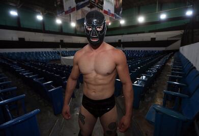 La lucha libre fue un refugio para el Nieto del Halcón Negro