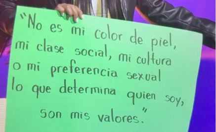 Yalitza se une a concierto de Mon Laferte con mensaje inclusivo