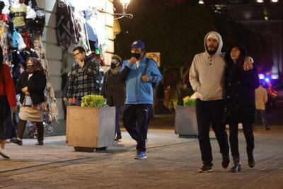 Desempolvan ropa invernal para resistir escalada de frío