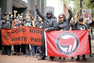 Trump condena racismo, a un año de Charlottesville