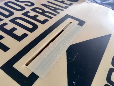 Hay boletas braille para que las personas ciegas ejerzan su derecho a votar 