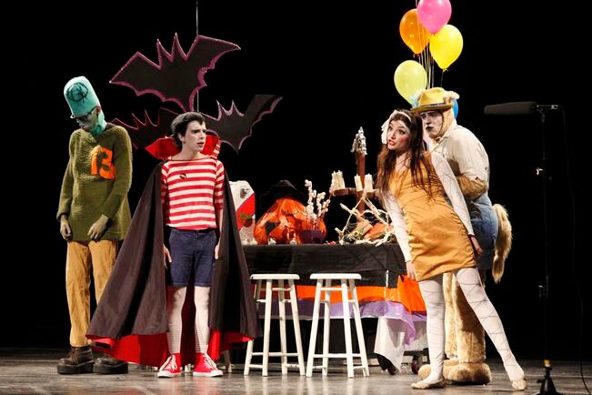 Monstruos dan lección a los más pequeños