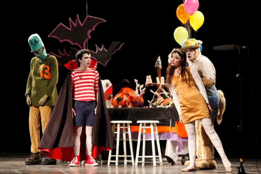 Tras invitar a otros “seres monstruosos” a una divertida fiesta, Draculín se da cuenta de las características que hace a cada uno de ellos especiales. (GUILLERMO GONZÁLEZ. EL UNIVERSAL)