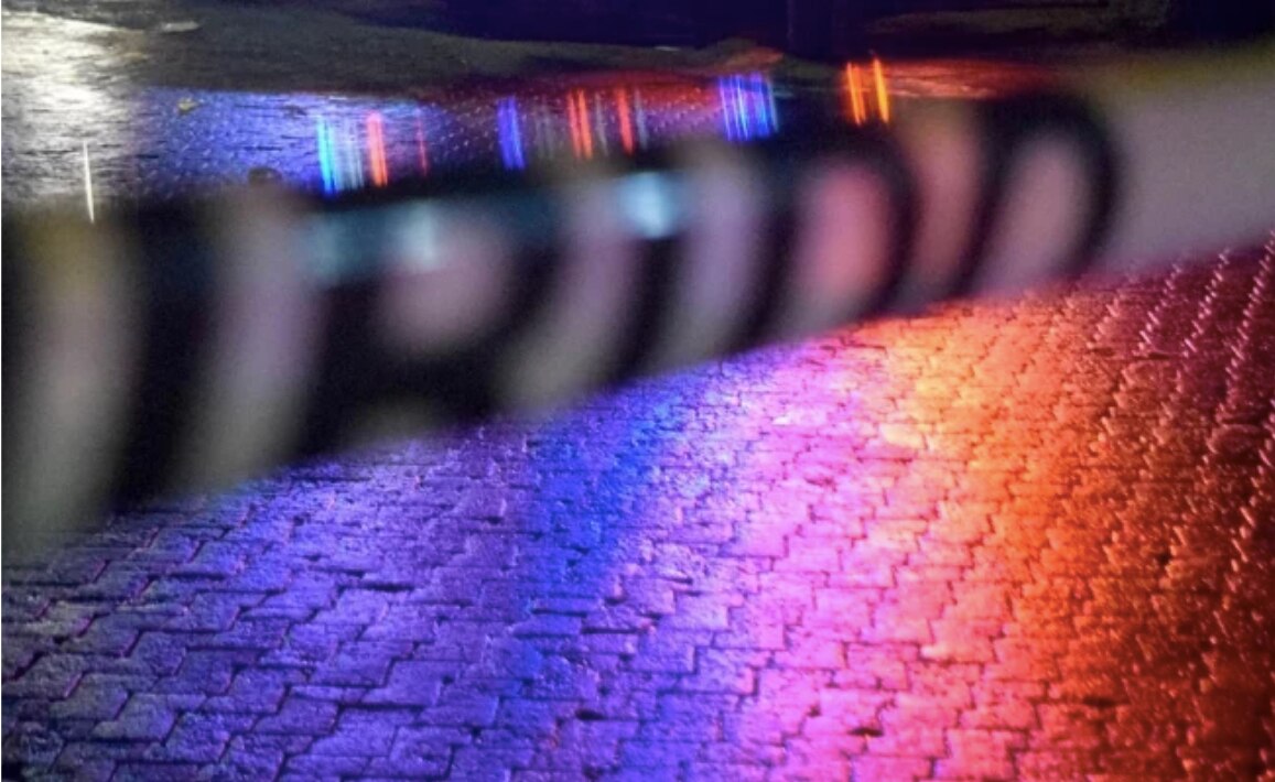 Presunto ladrón de taxi lanza a mujer policía de puente en CDMX