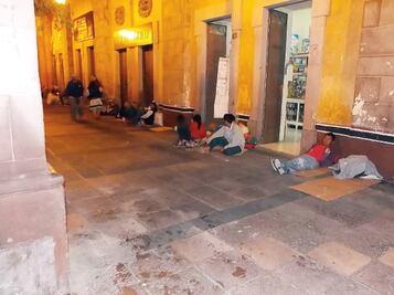 Indigentes evitan albergues