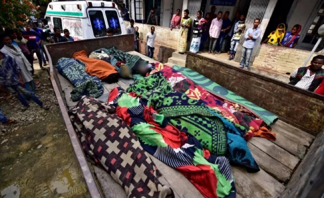 Suman 150 muertes en India por consumir alcohol adulterado