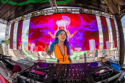 Para renovarse, SHE! pasa de “sirena” a “bruja”