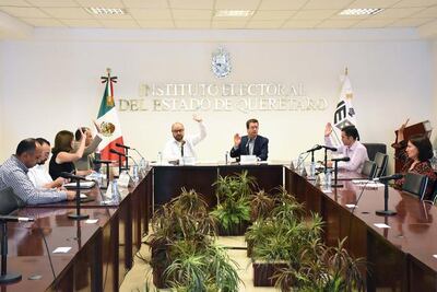 IEEQ aprueba cuestionarios dirigidos a consejeros 