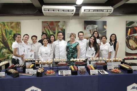 Imparten curso de repostería en IGES