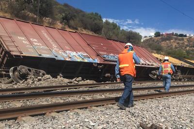 Se descarrilan 3 vagones del tren en El Marqués 