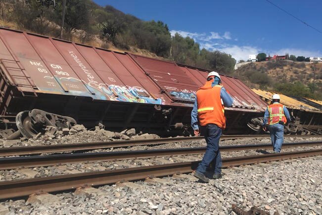 Se descarrilan 3 vagones del tren en El Marqués