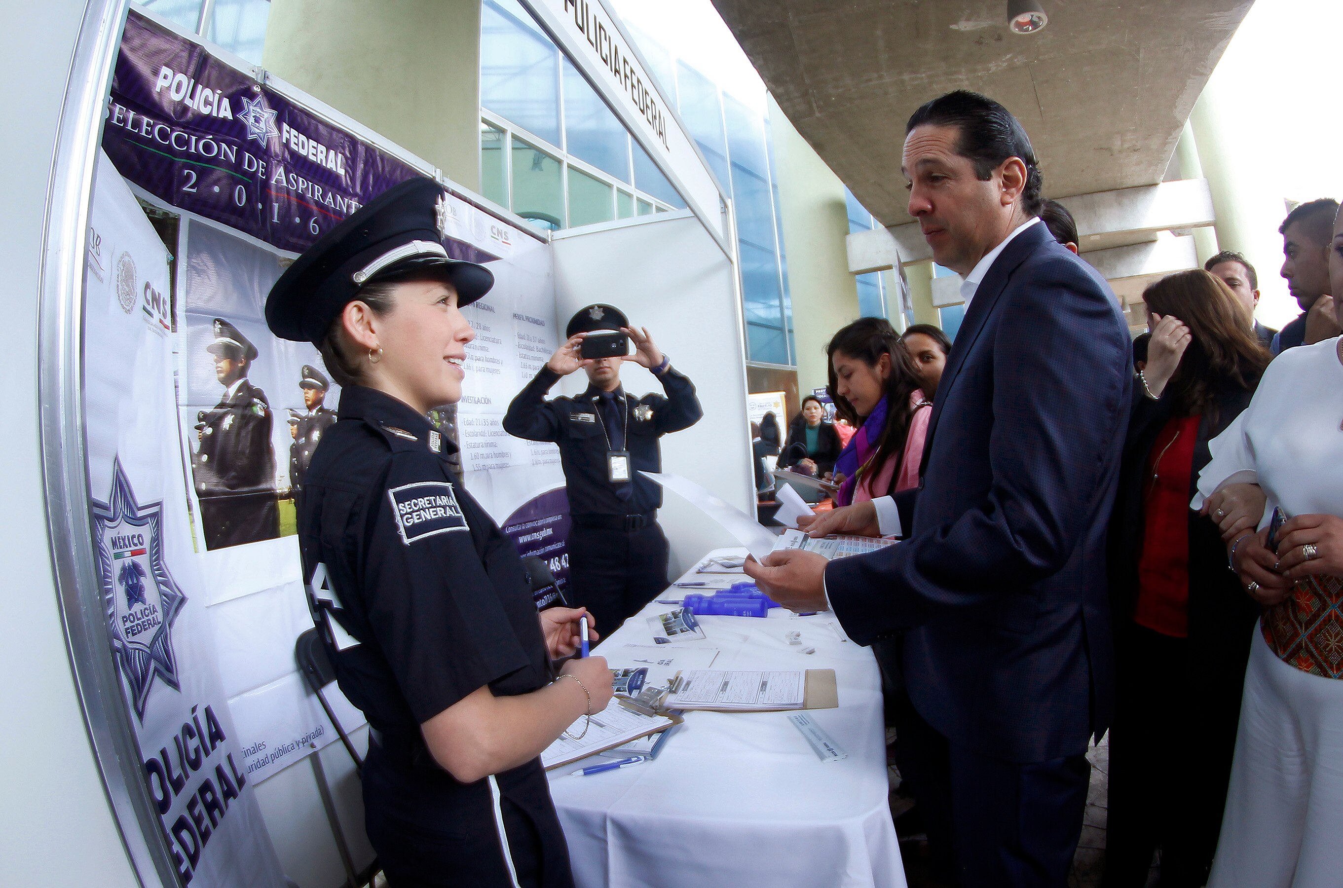 Ellas trabajan más horas que los hombres, indica gobierno