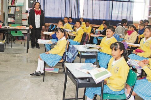 En el año dan más de 2 mil becas