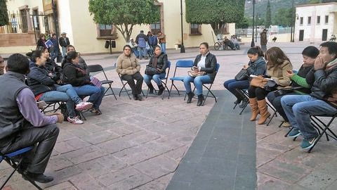 Exigen ex servidores públicos liquidaciones justas a alcalde