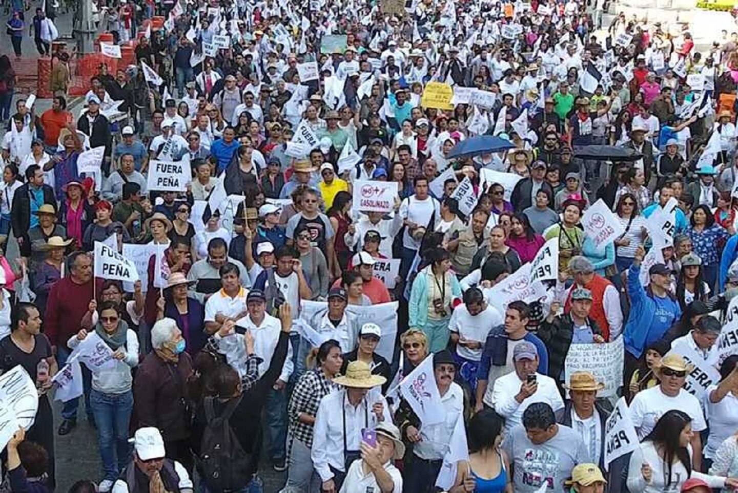 Las horas pico de las marchas están en el rango de las 11:00 a las 14:00 horas, y de las 15:00 a las 17:00 horas. Hay veces que dos contingentes diferentes se movilizan el mismo día. (ARCHIVO EL UNIVERSAL)