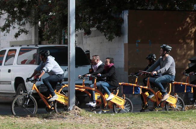 Autoridades informaron que el principal objetivo de las biciorugas es disminuir el tráfico vehicular en las inmediaciones en los centros escolares y desahogar vialidades. (CÉSAR GÓMEZ. EL UNIVERSAL)