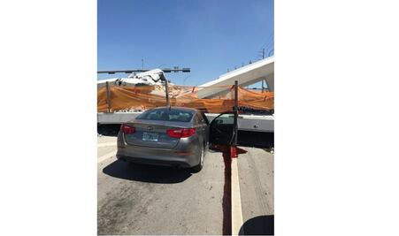 Hay "múltiples víctimas" tras colapso de puente peatonal, dice policía de Miami