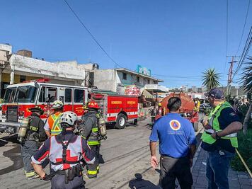 Controlan incendio en otra bodega de la Central de Abasto