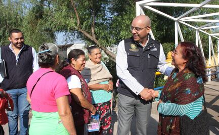Entregan puente peatonal en El Arenal 