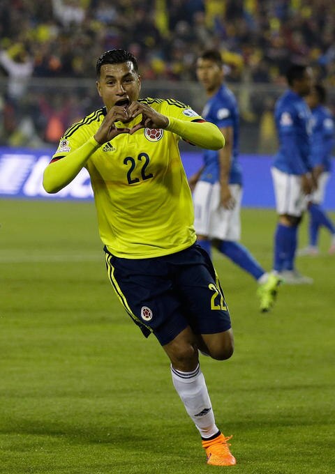 Colombia resucita con victoria sobre Brasil
