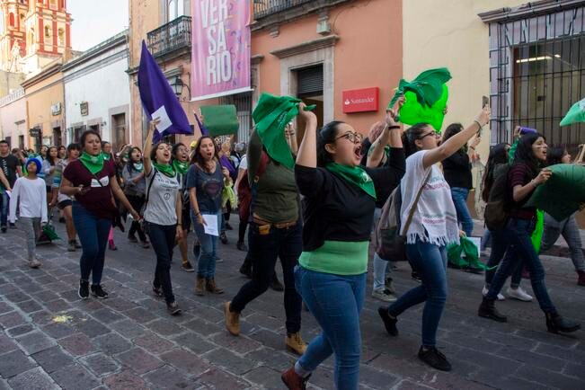 Necesario no penalizar a quien aborte: Morena