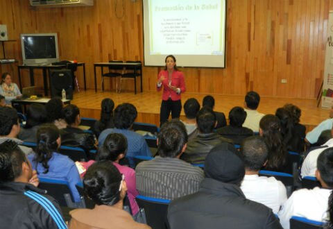 Llevan Juventud Emprendedora a la UTEQ